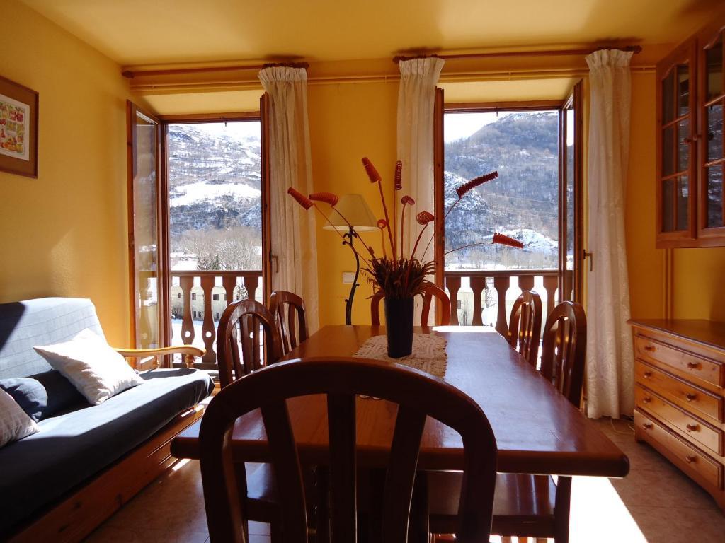 Apartaments La Llucana バルエラ 部屋 写真