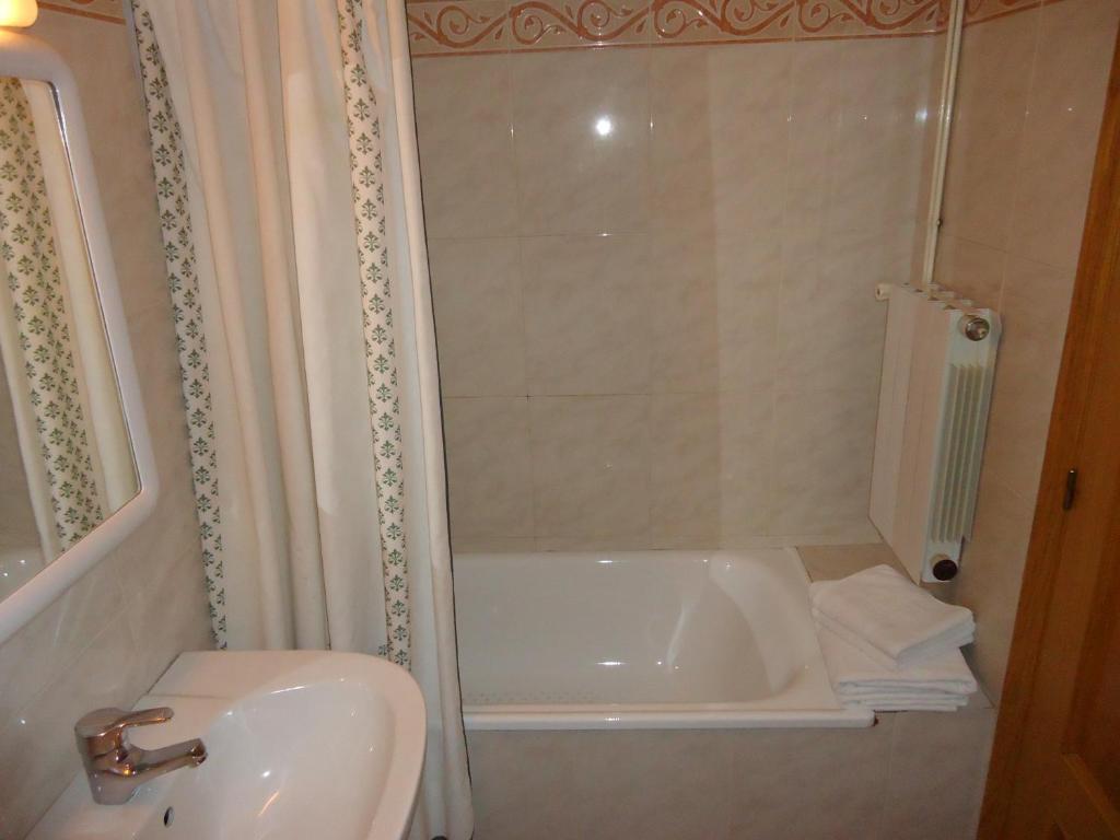 Apartaments La Llucana バルエラ 部屋 写真