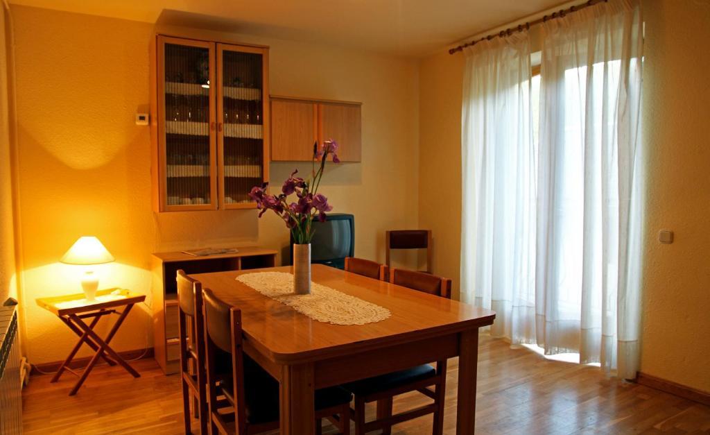 Apartaments La Llucana バルエラ 部屋 写真
