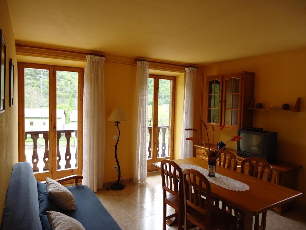 Apartaments La Llucana バルエラ 部屋 写真